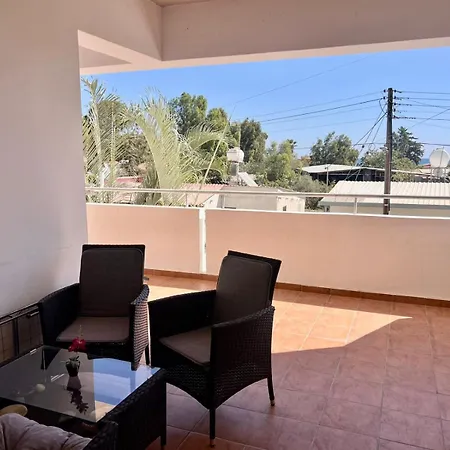 Apartment 2 Bed 1st Floor Mc Kenzie -3 Min Walk To The Beach! Larnaka