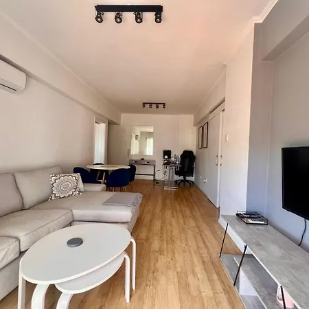 2 Bed 1st Floor Mc Kenzie -3 Min Walk To The Beach! *