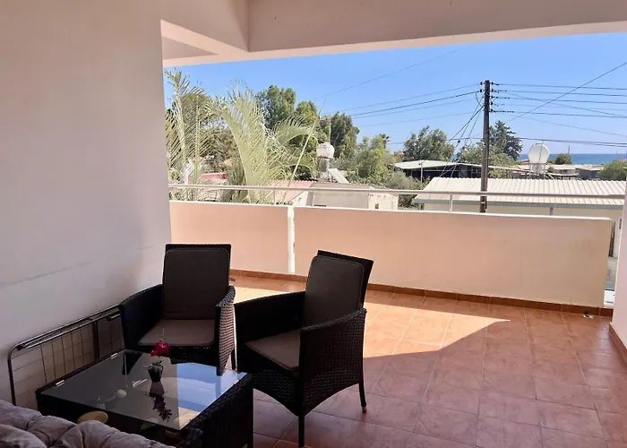 Appartement 2 Bed 1st Floor Mc Kenzie -3 Min Walk To The Beach! Larnaca