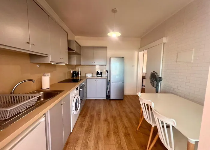 2 Bed 1st Floor Mc Kenzie -3 Min Walk To The Beach! Appartement Larnaca