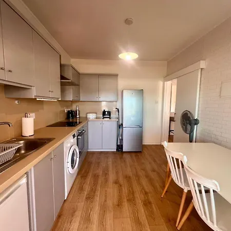 2 Bed 1st Floor Mc Kenzie -3 Min Walk To The Beach! Daire Larnaca